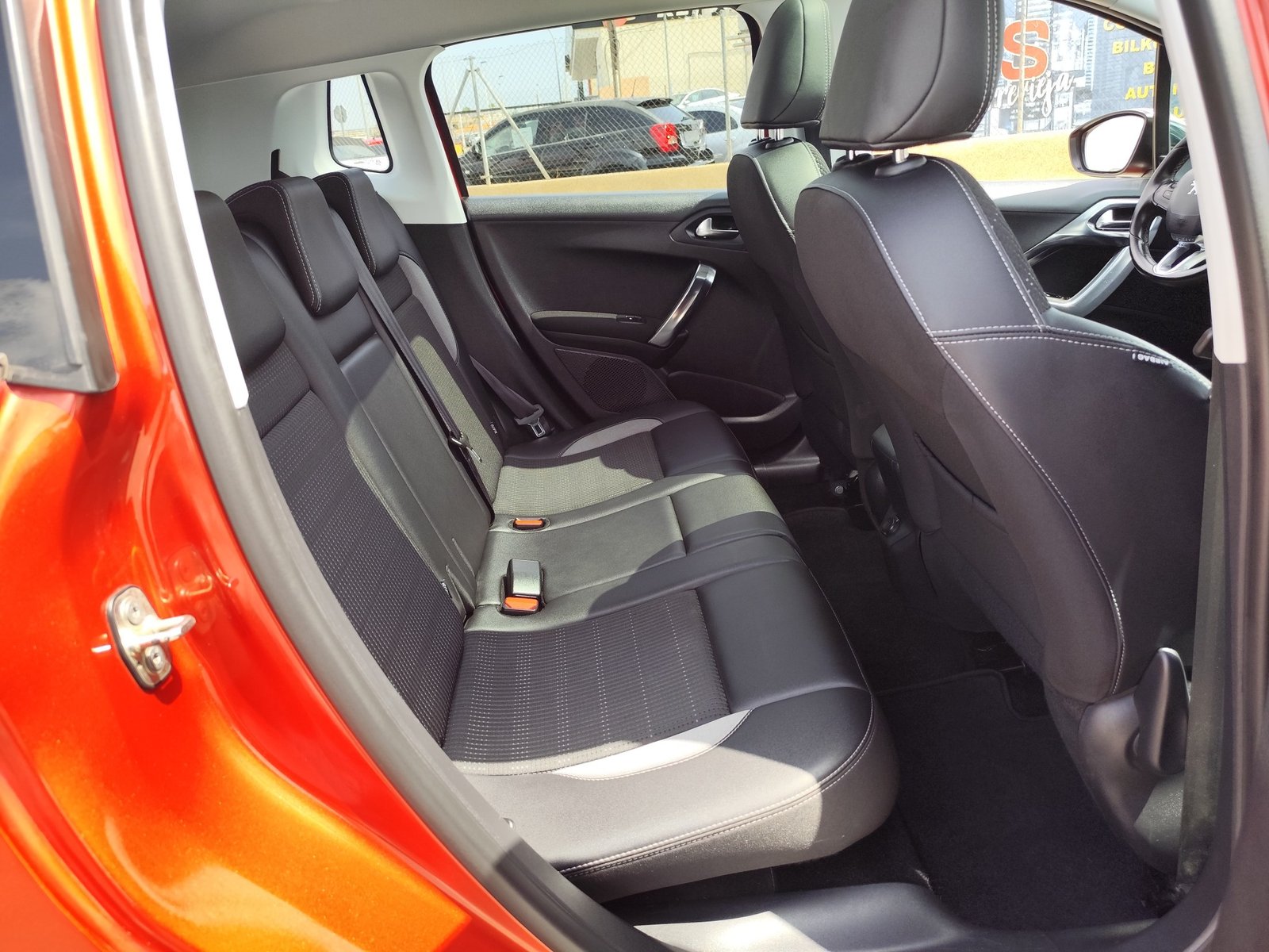 PEUGEOT 2008 1.2 GASOLINA 110 CV 2015 95.000 KM MANUAL