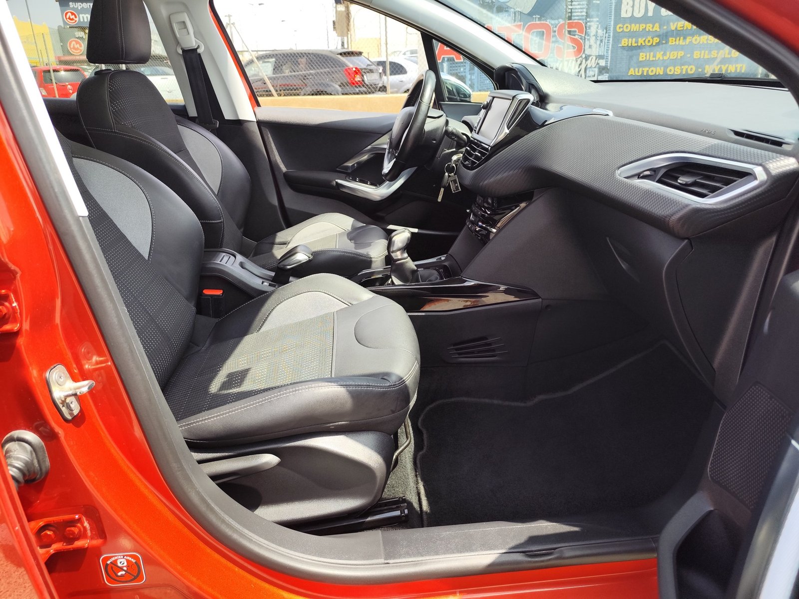 PEUGEOT 2008 1.2 GASOLINA 110 CV 2015 95.000 KM MANUAL
