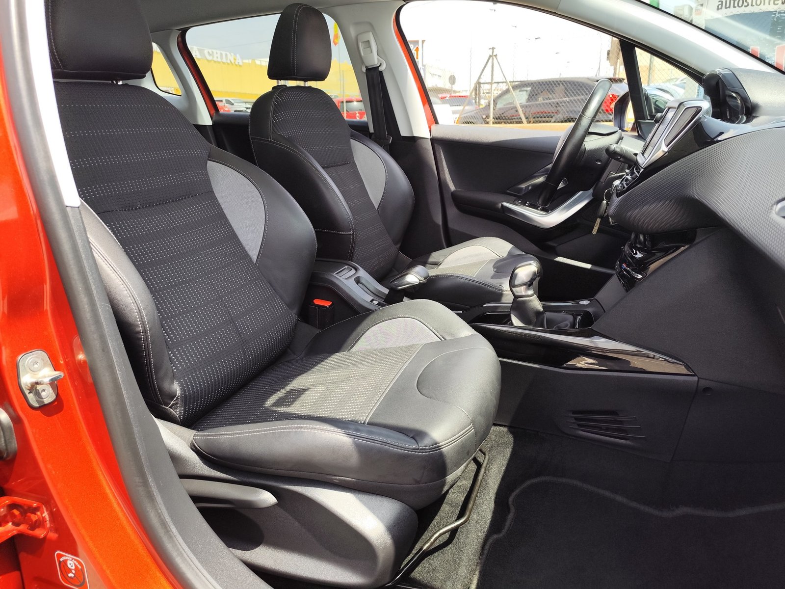 PEUGEOT 2008 1.2 GASOLINA 110 CV 2015 95.000 KM MANUAL