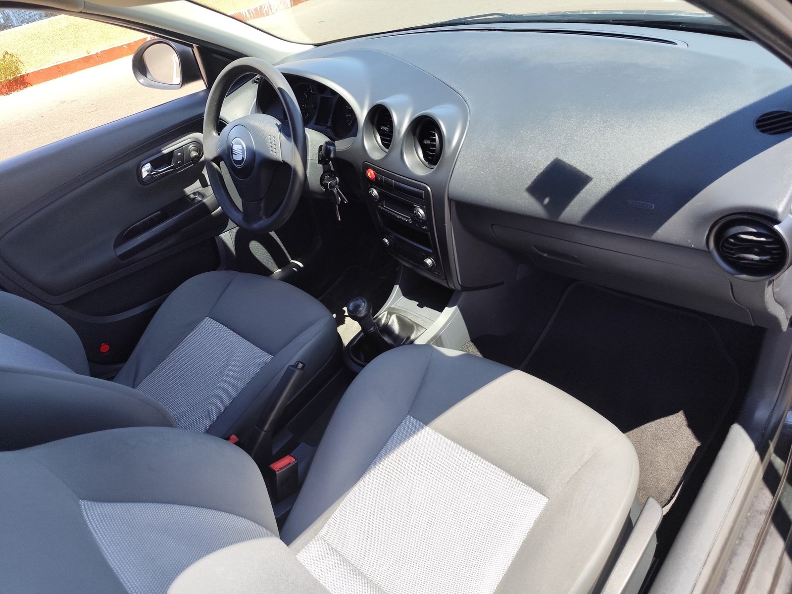 SEAT IBIZA 1.4 GASOLINA 75 CV 102.000 KM 2004 MANUAL