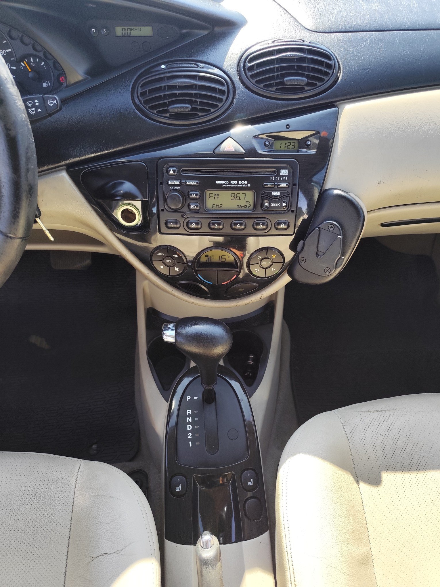 FORD FOCUS 1.6 GASOLINA 100 CV 2003 197.000 KM AUTOMATICO
