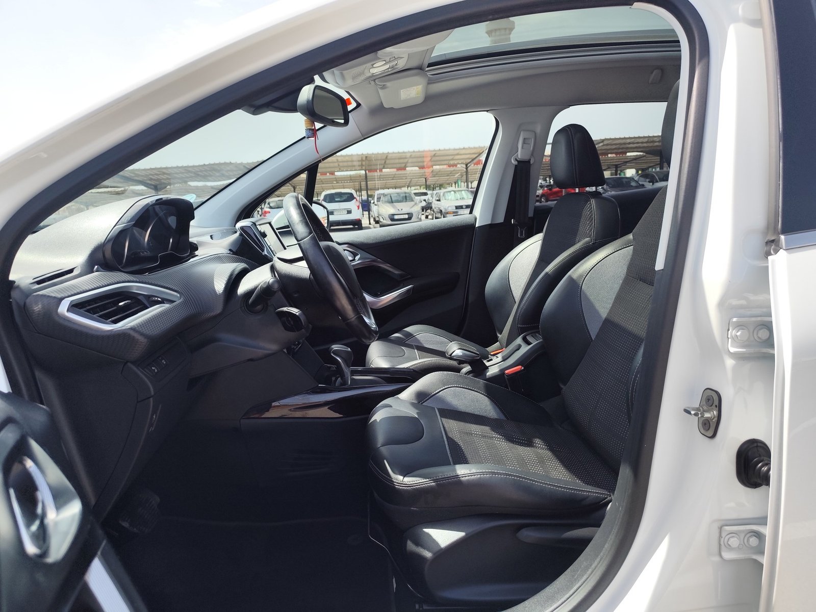PEUGEOT 2008 1.2 GASOLINA 110 CV 2016 126.000 KM AUTOMATICO