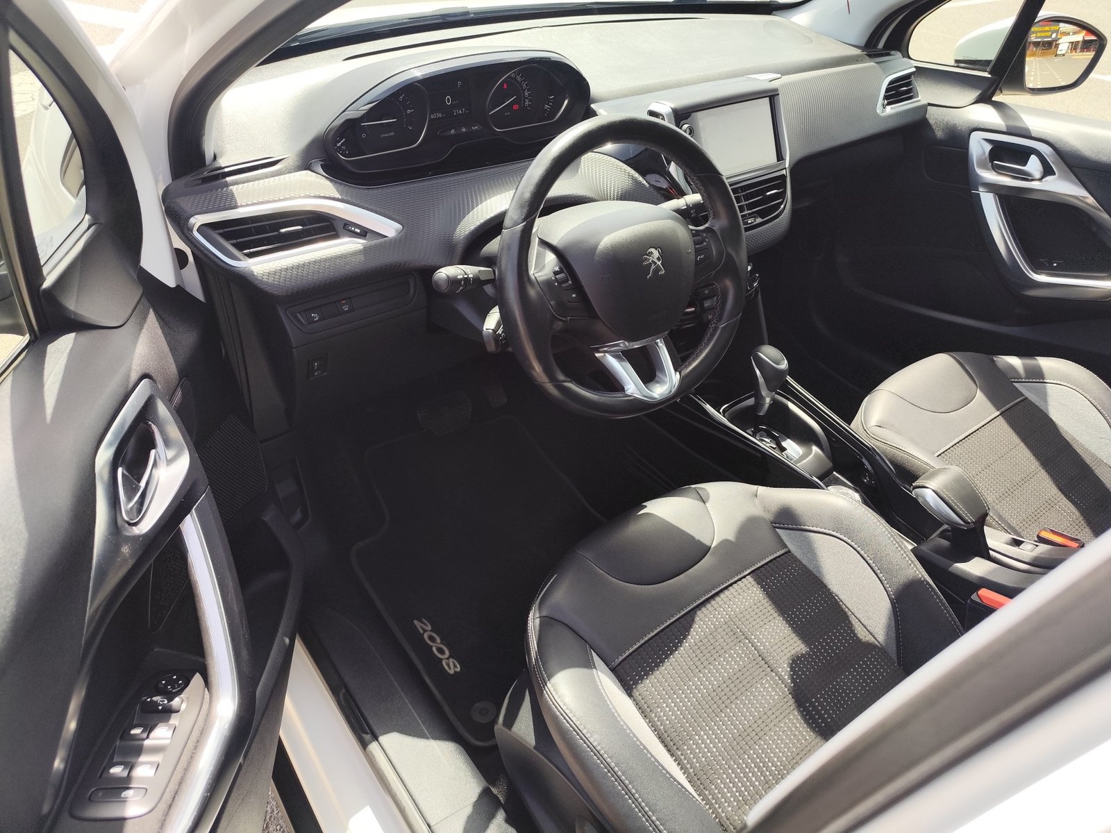 PEUGEOT 2008 1.2 GASOLINA 110 CV 2016 126.000 KM AUTOMATICO