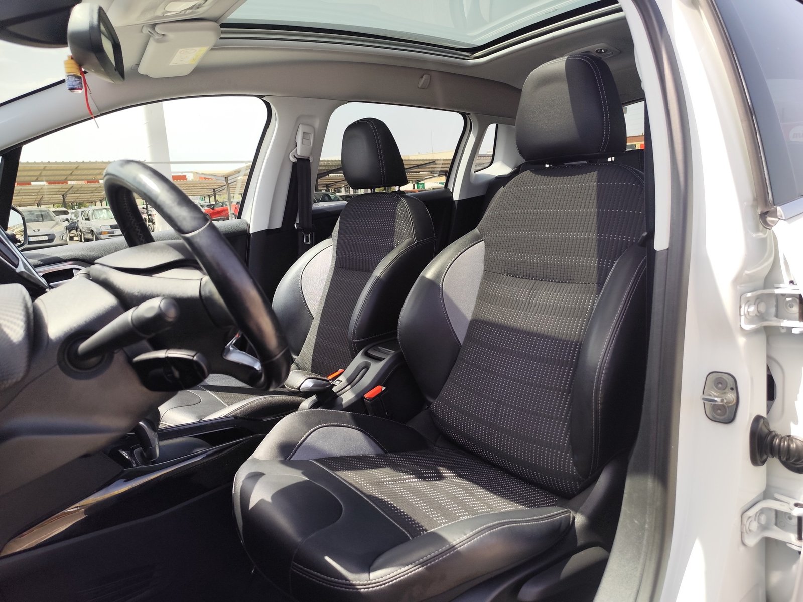 PEUGEOT 2008 1.2 GASOLINA 110 CV 2016 126.000 KM AUTOMATICO