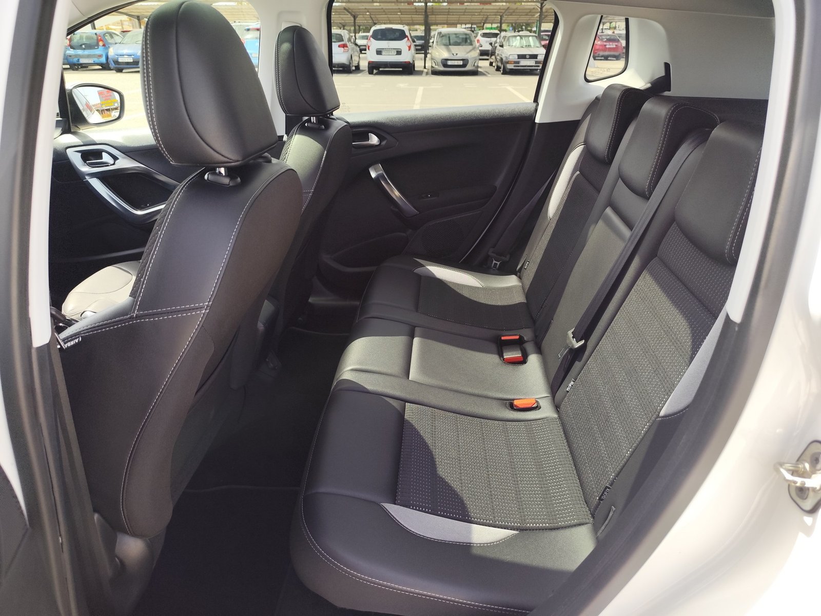 PEUGEOT 2008 1.2 GASOLINA 110 CV 2016 126.000 KM AUTOMATICO