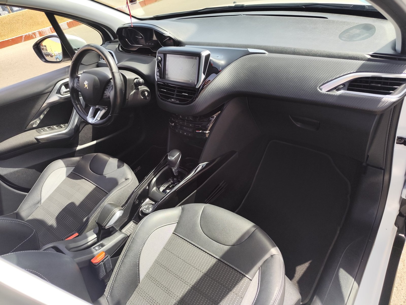 PEUGEOT 2008 1.2 GASOLINA 110 CV 2016 126.000 KM AUTOMATICO