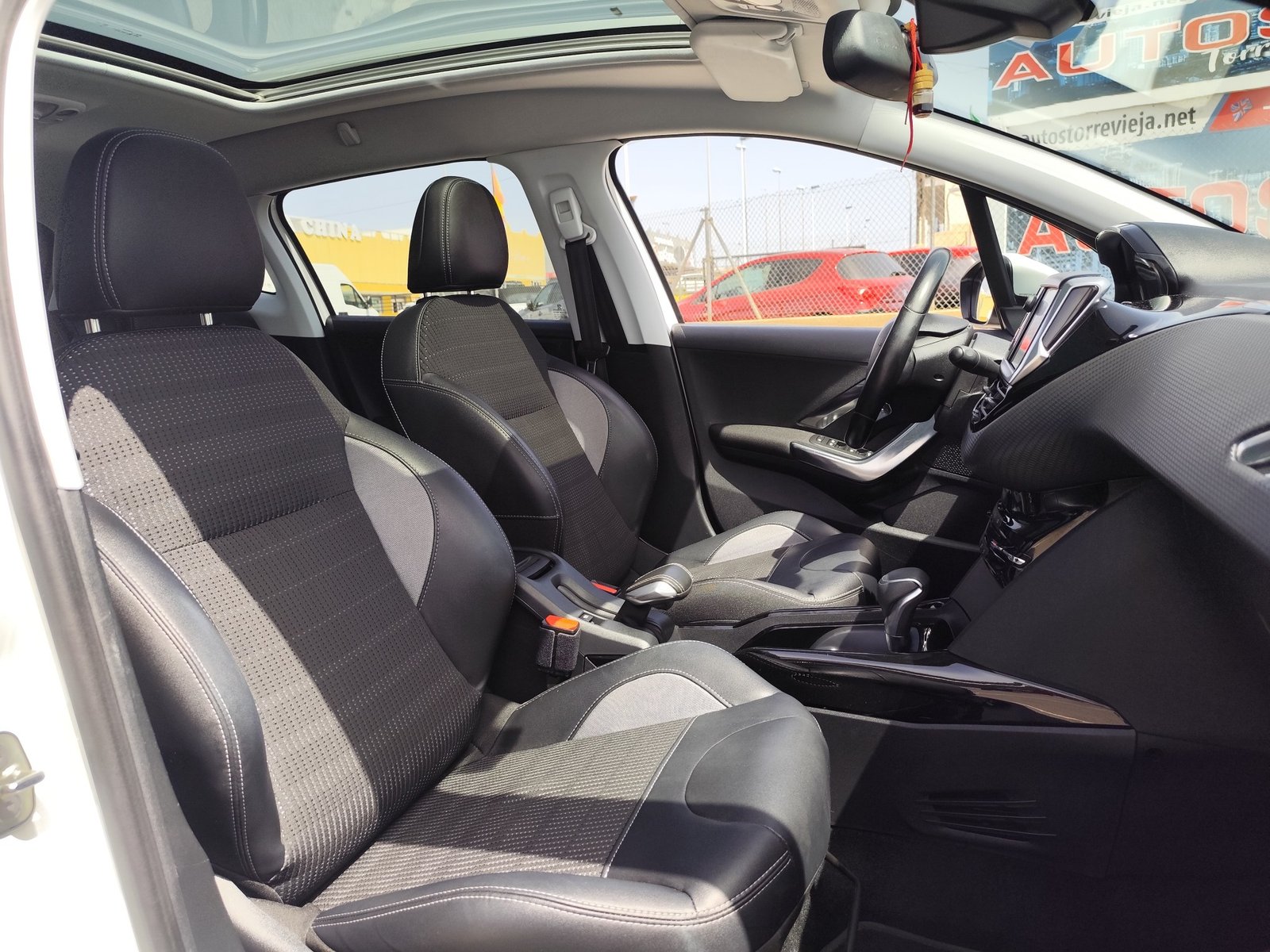 PEUGEOT 2008 1.2 GASOLINA 110 CV 2016 126.000 KM AUTOMATICO