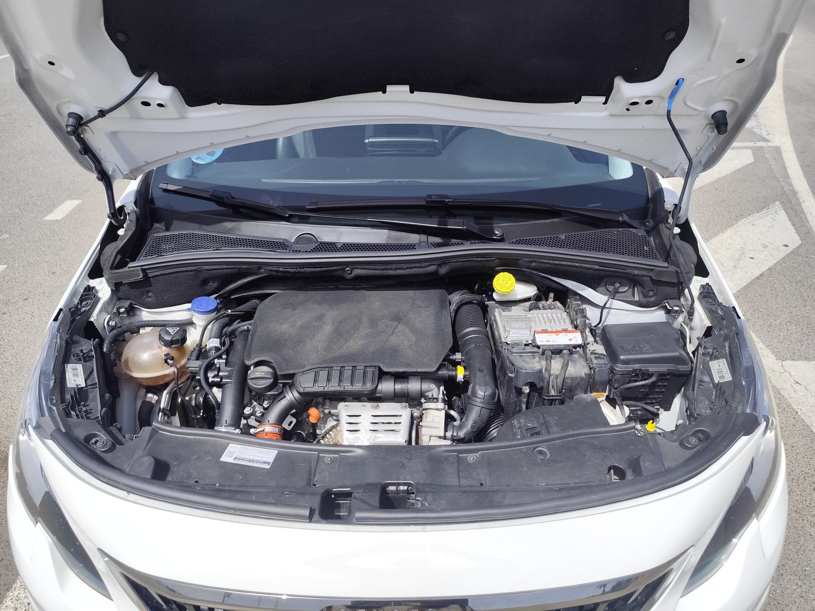 PEUGEOT 2008 1.2 GASOLINA 110 CV 2016 126.000 KM AUTOMATICO