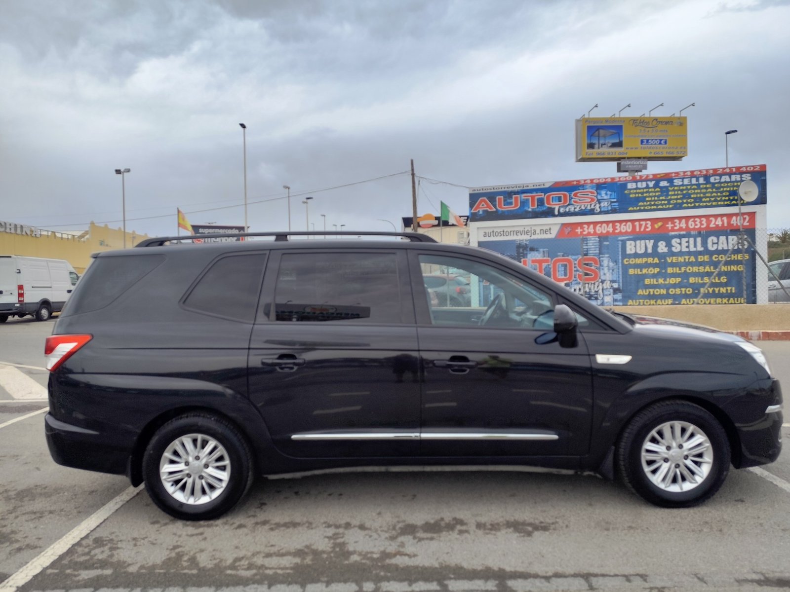 SSANGYONG RODIUS 2.0 DIESEL 155 CV 2015 271.000 KM AUTOMATICO 7 PLAZAS