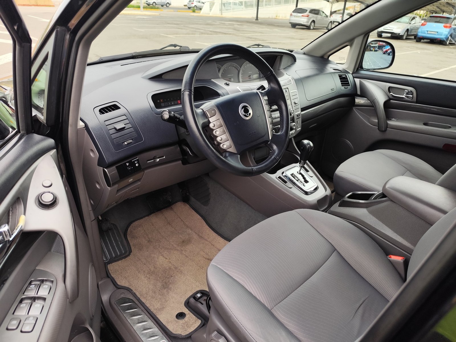 SSANGYONG RODIUS 2.0 DIESEL 155 CV 2015 271.000 KM AUTOMATICO 7 PLAZAS