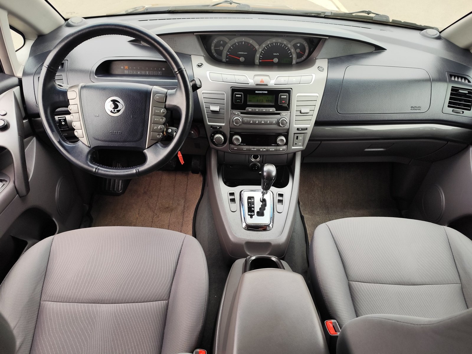 SSANGYONG RODIUS 2.0 DIESEL 155 CV 2015 271.000 KM AUTOMATICO 7 PLAZAS