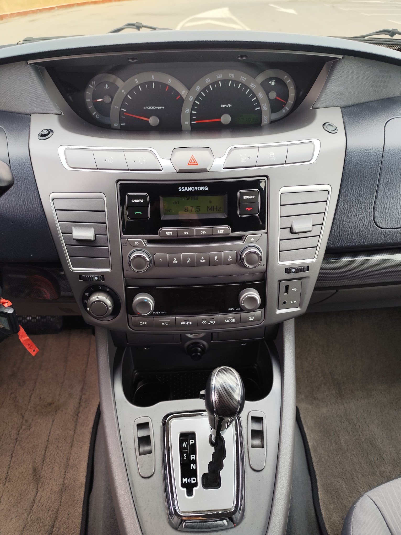SSANGYONG RODIUS 2.0 DIESEL 155 CV 2015 271.000 KM AUTOMATICO 7 PLAZAS