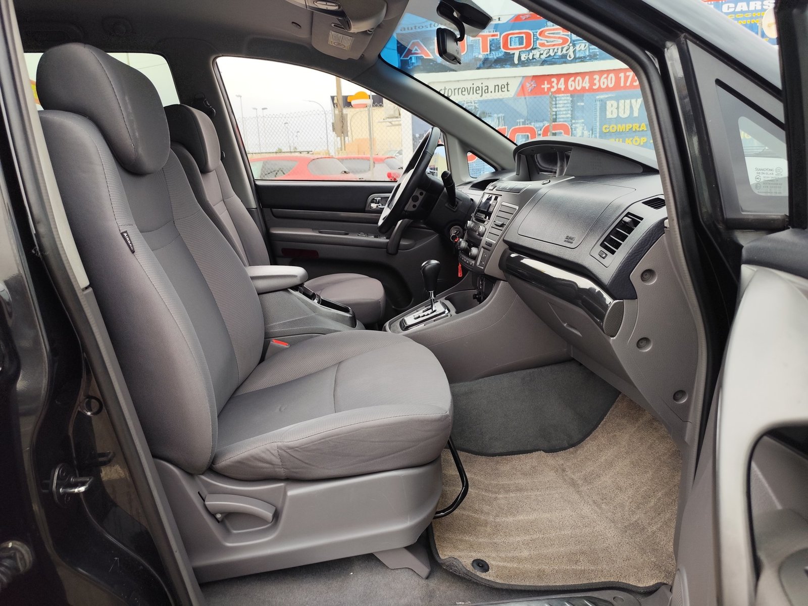 SSANGYONG RODIUS 2.0 DIESEL 155 CV 2015 271.000 KM AUTOMATICO 7 PLAZAS