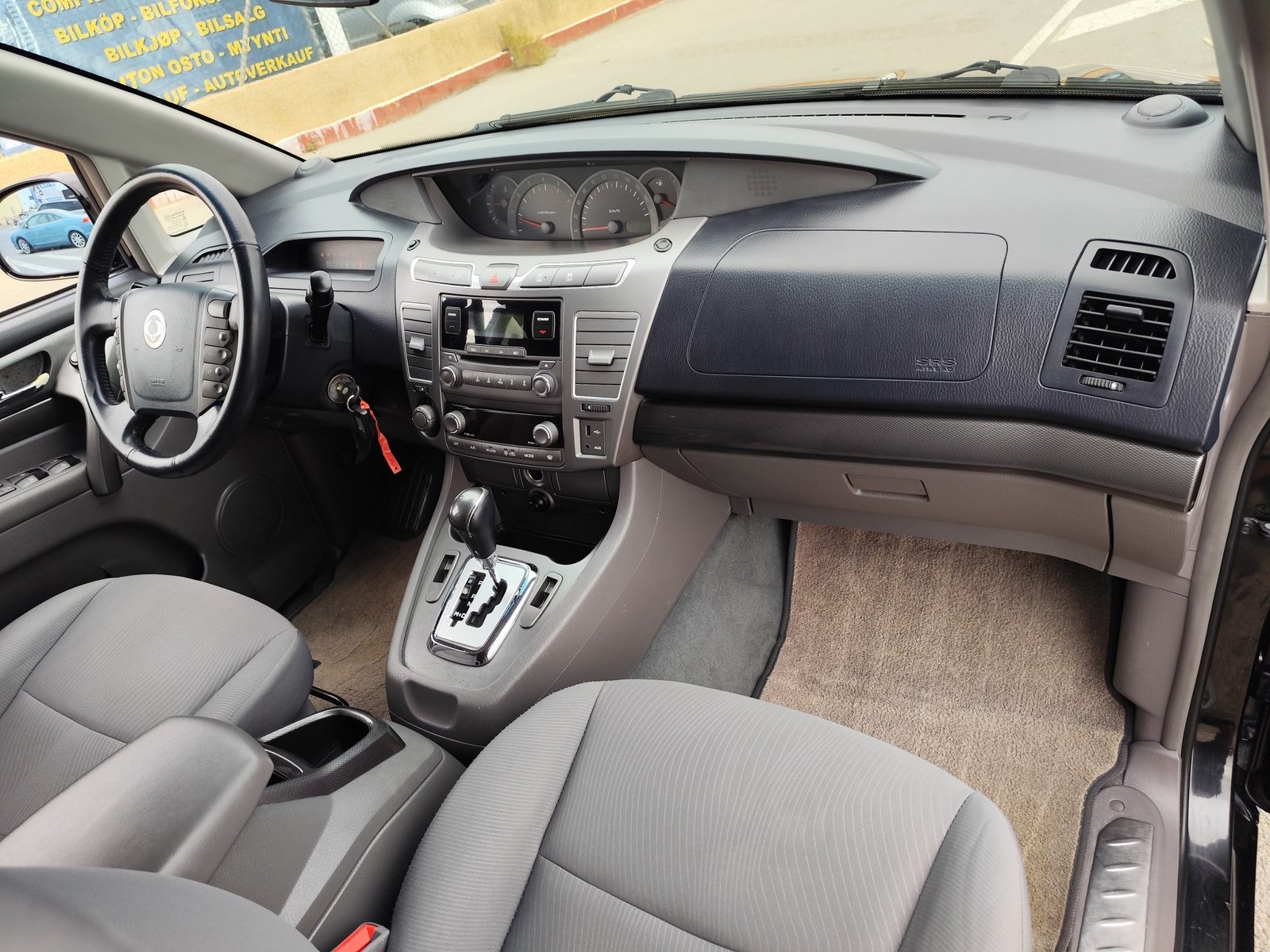 SSANGYONG RODIUS 2.0 DIESEL 155 CV 2015 271.000 KM AUTOMATICO 7 PLAZAS