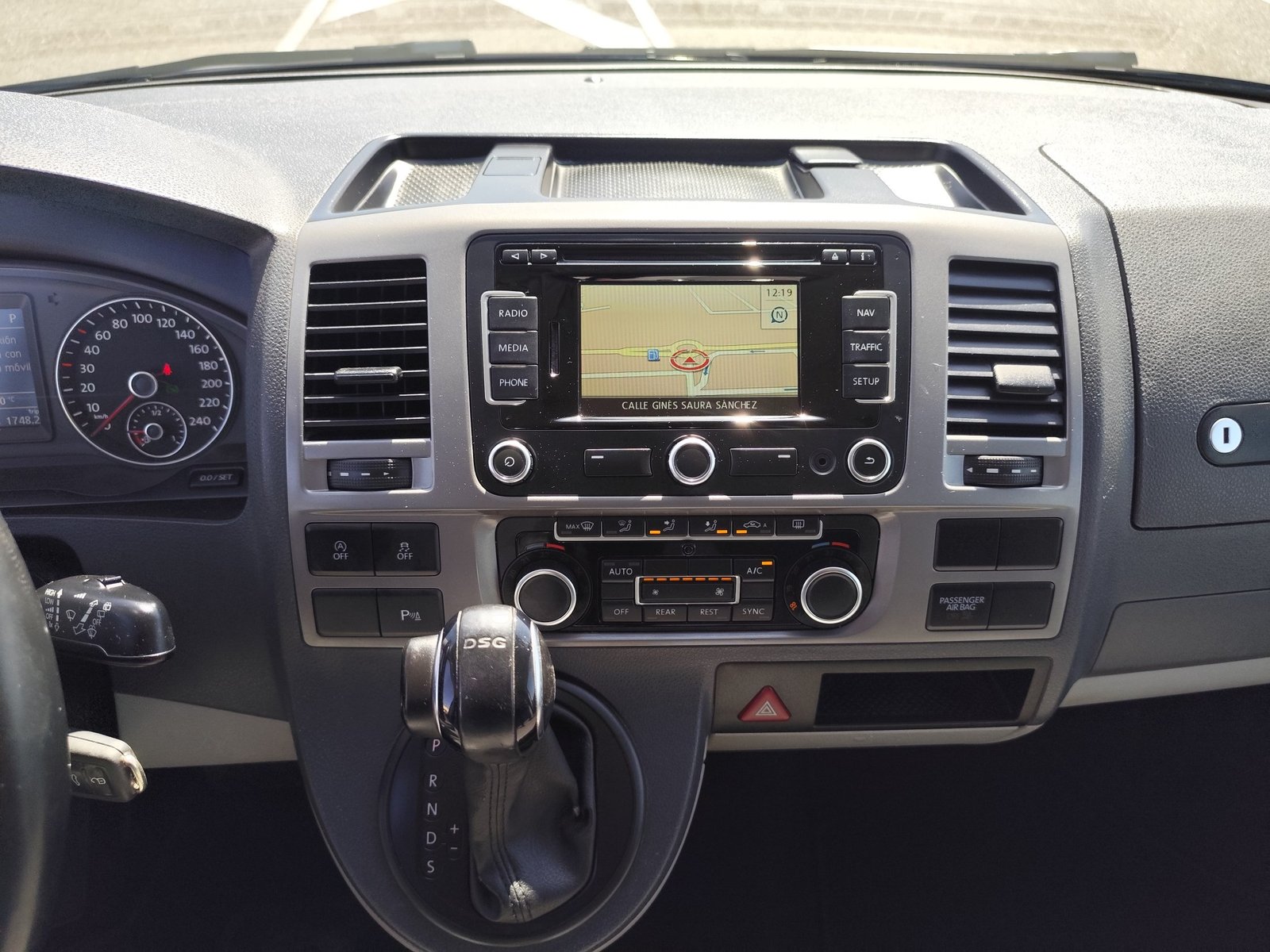 VOLKSWAGEN CARAVELLE 2.0 DIESEL 180 CV 2014 176.000 KM AUTOMATICO 9 PLAZAS