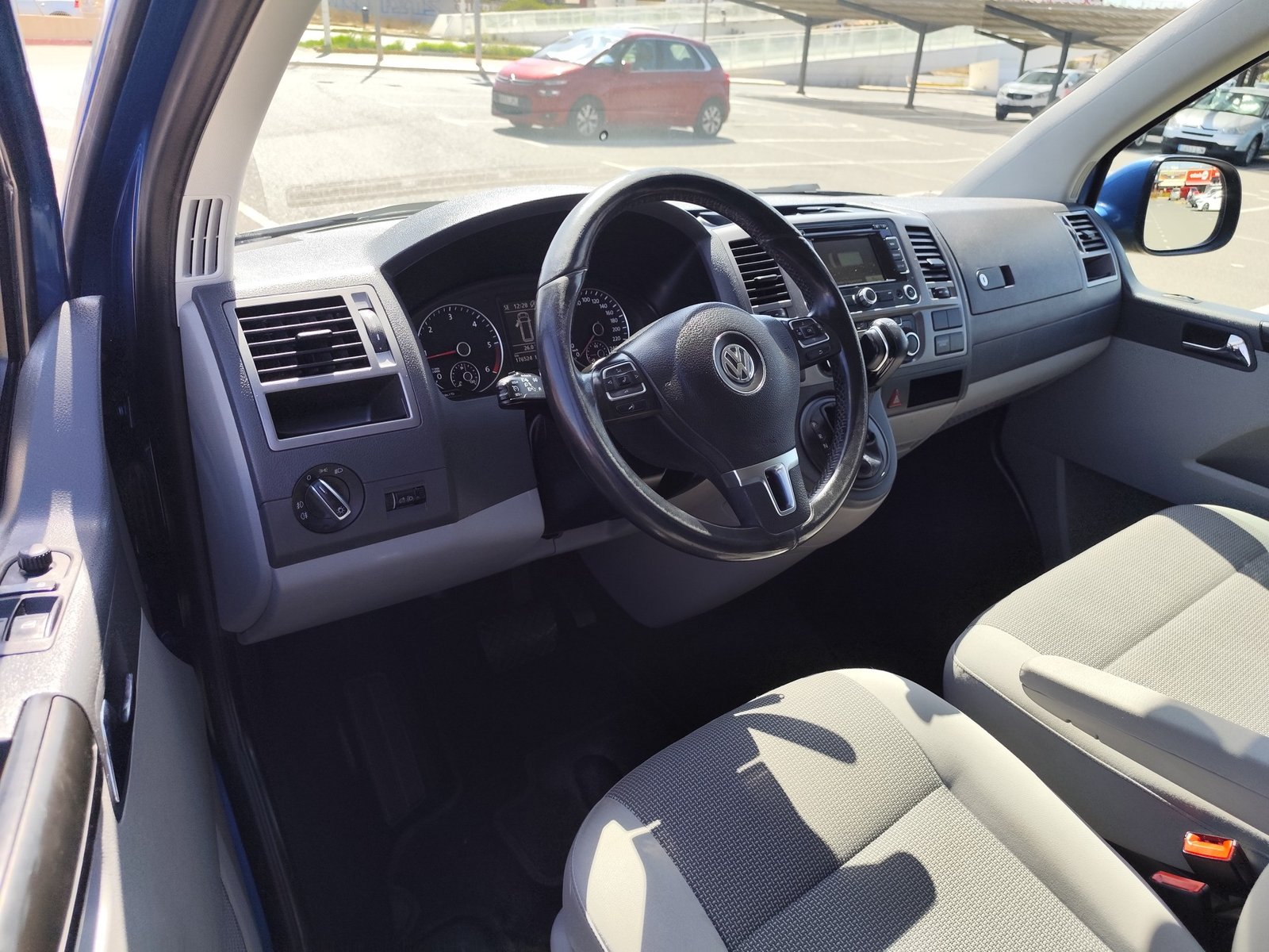 VOLKSWAGEN CARAVELLE 2.0 DIESEL 180 CV 2014 176.000 KM AUTOMATICO 9 PLAZAS