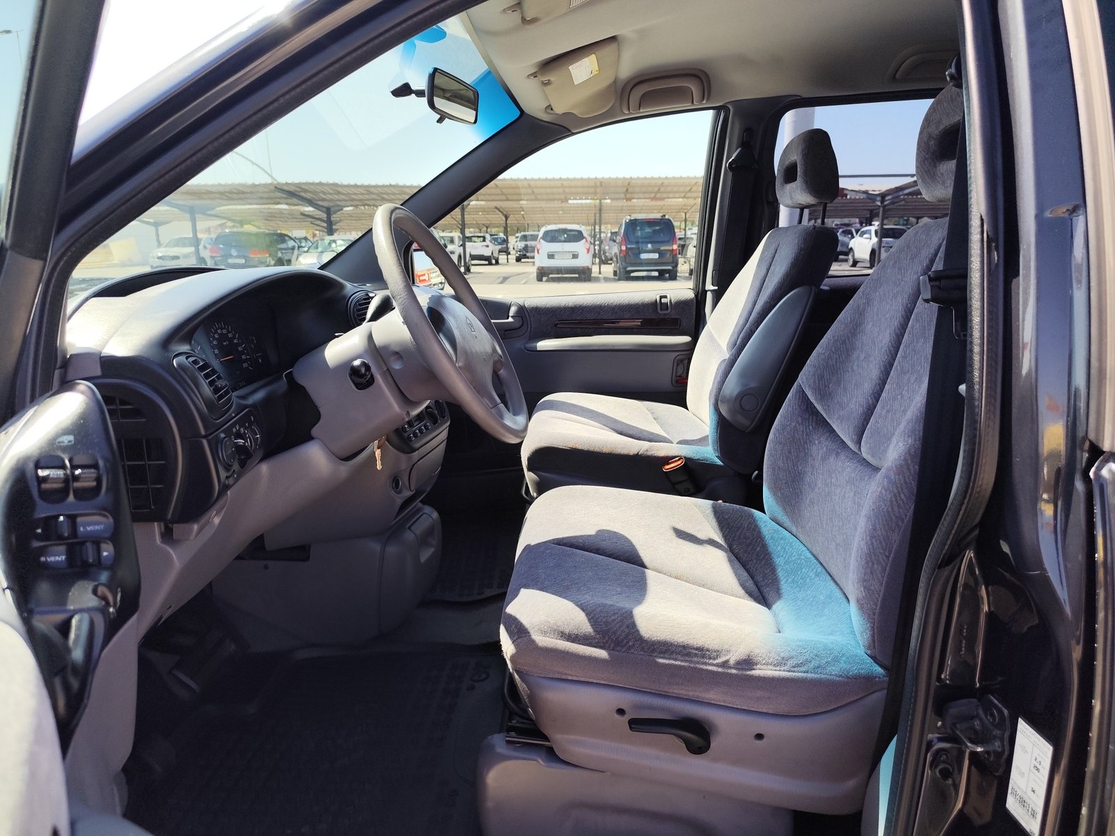 CHRYSLER VOYAGER 2.4 GASOLINA 150 CV 132.000 KM 2001 AUTOMATICO 7 PLAZAS