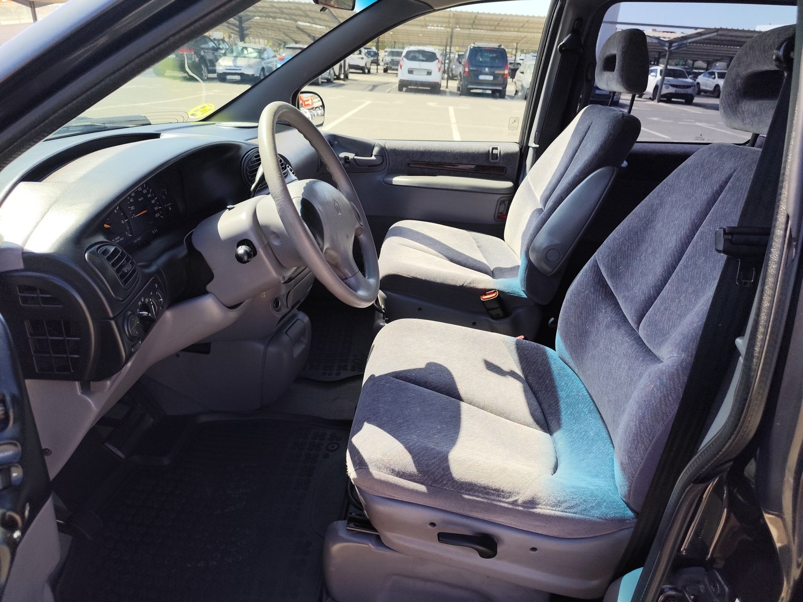 CHRYSLER VOYAGER 2.4 GASOLINA 150 CV 132.000 KM 2001 AUTOMATICO 7 PLAZAS