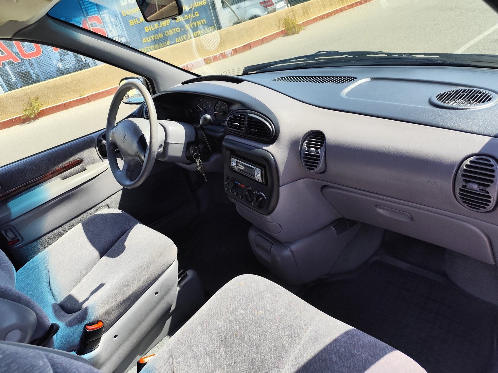CHRYSLER VOYAGER 2.4 GASOLINA 150 CV 132.000 KM 2001 AUTOMATICO 7 PLAZAS