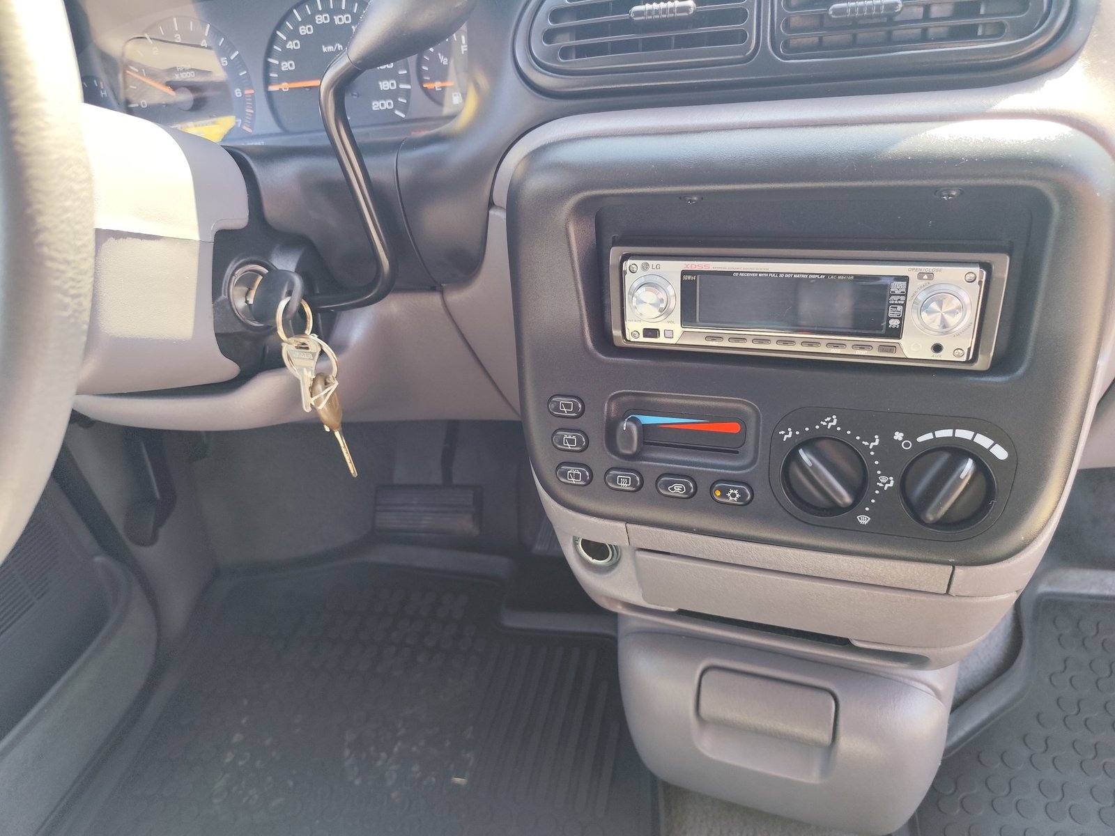 CHRYSLER VOYAGER 2.4 GASOLINA 150 CV 132.000 KM 2001 AUTOMATICO 7 PLAZAS