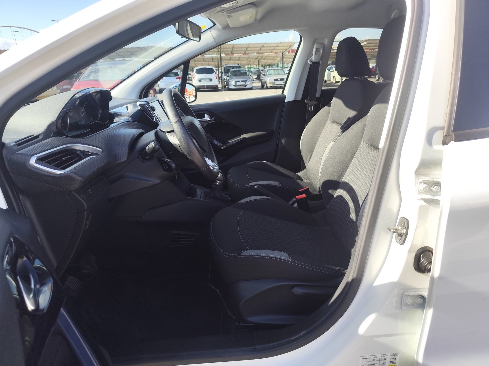 PEUGEOT 208 1.2 GASOLINA 82 CV 2016 99.000 KM MANUAL