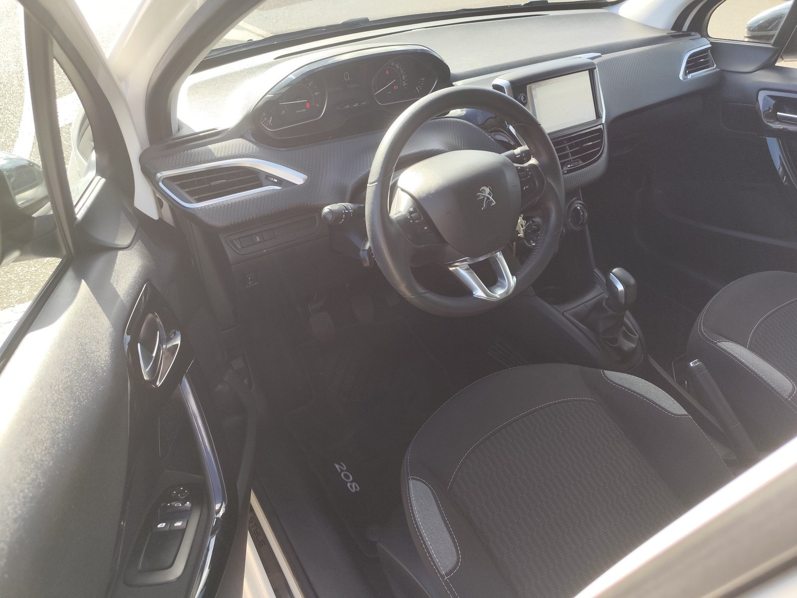 PEUGEOT 208 1.2 GASOLINA 82 CV 2016 99.000 KM MANUAL