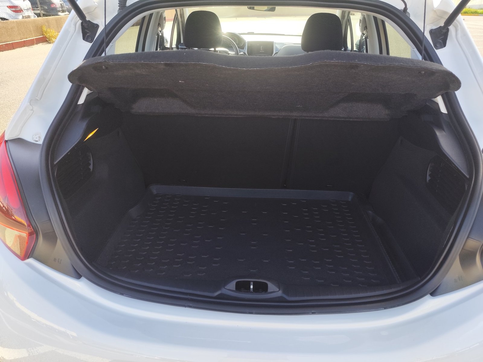 PEUGEOT 208 1.2 GASOLINA 82 CV 2016 99.000 KM MANUAL