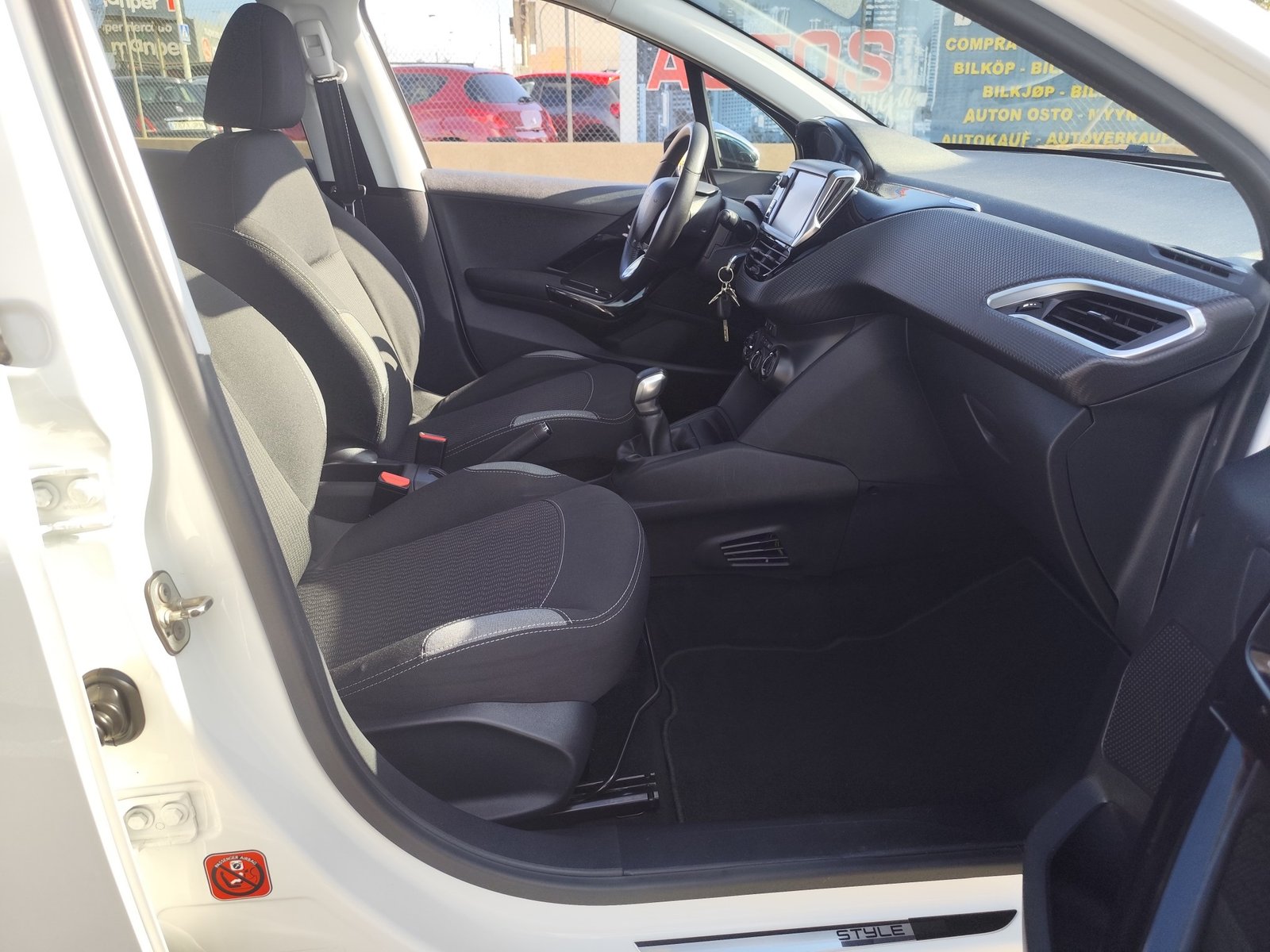 PEUGEOT 208 1.2 GASOLINA 82 CV 2016 99.000 KM MANUAL