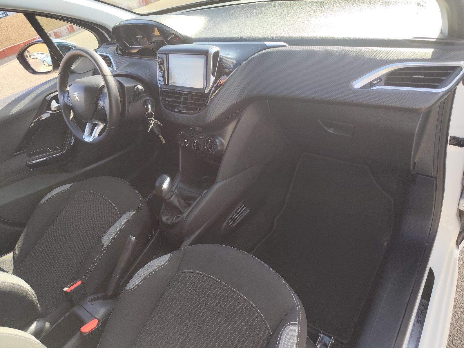 PEUGEOT 208 1.2 GASOLINA 82 CV 2016 99.000 KM MANUAL