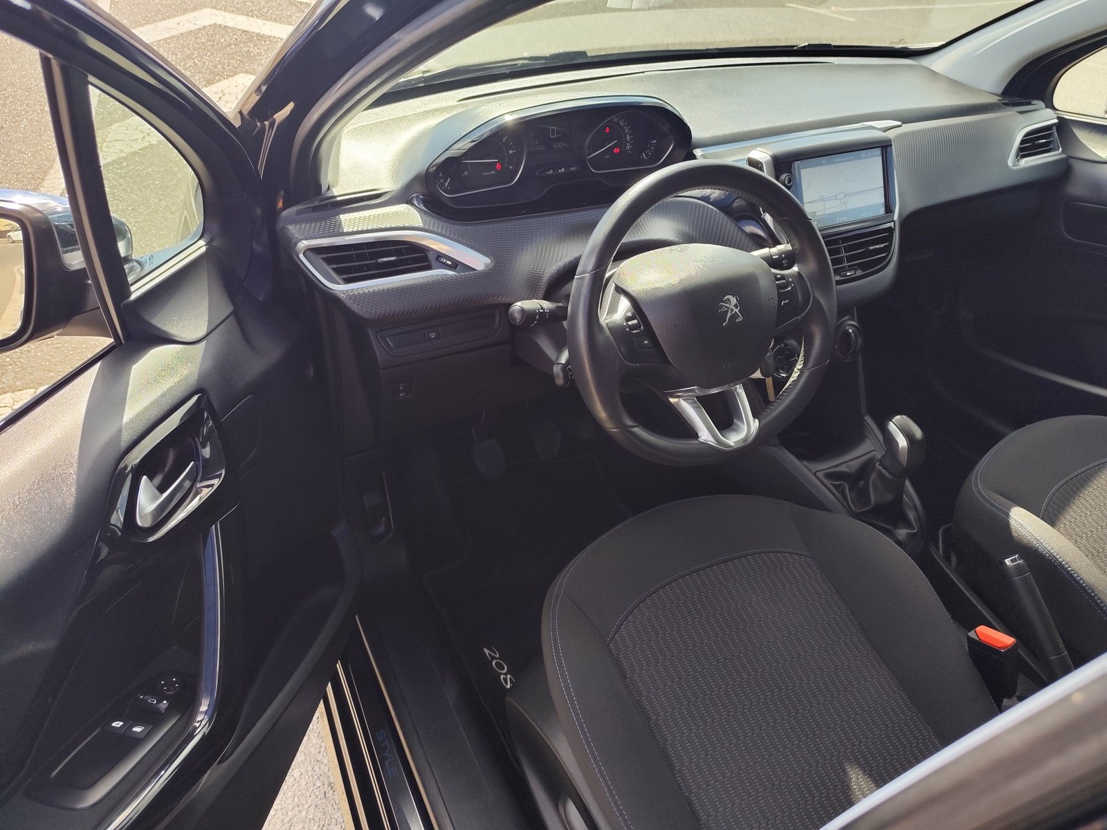 PEUGEOT 208 1.2 GASOLINA 82 CV SOLO 46.000 KM 2018 MANUAL