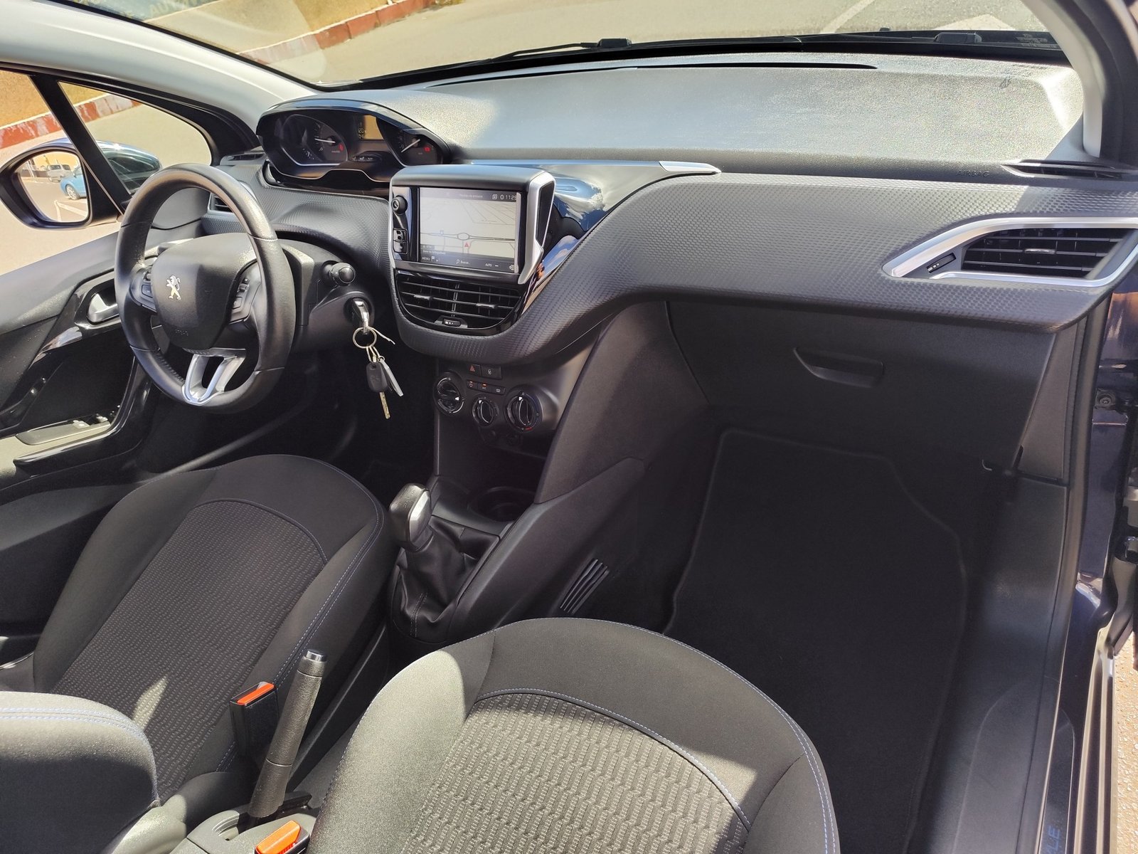 PEUGEOT 208 1.2 GASOLINA 82 CV SOLO 46.000 KM 2018 MANUAL