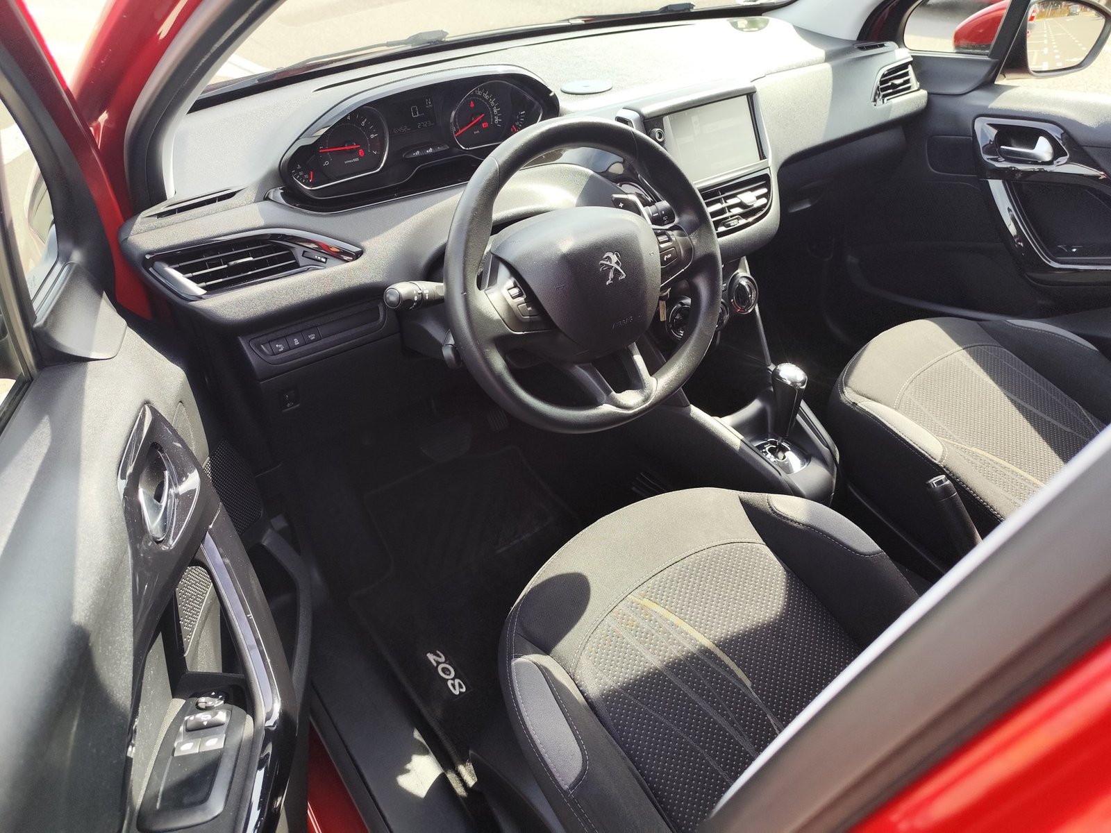 PEUGEOT 208  1.2 GASOLINA 82 CV 116.000 KM 2014 AUTOMATICO