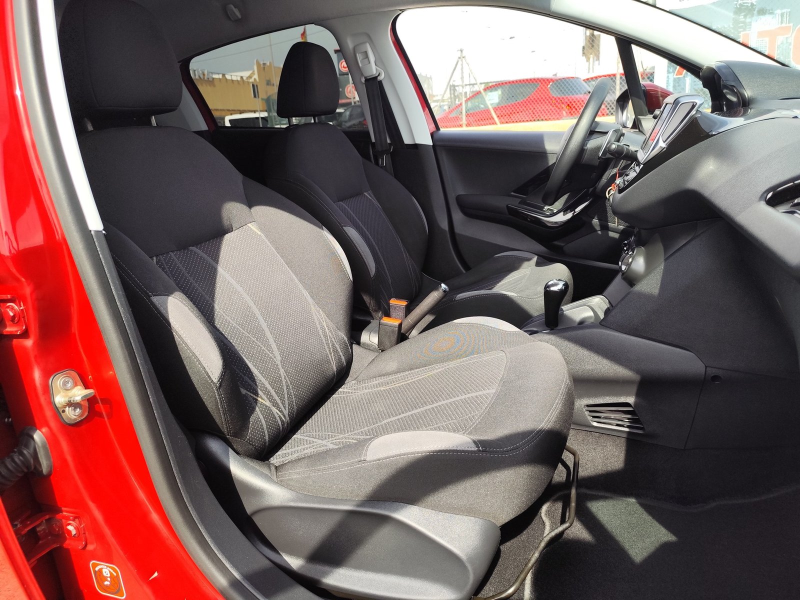 PEUGEOT 208  1.2 GASOLINA 82 CV 116.000 KM 2014 AUTOMATICO