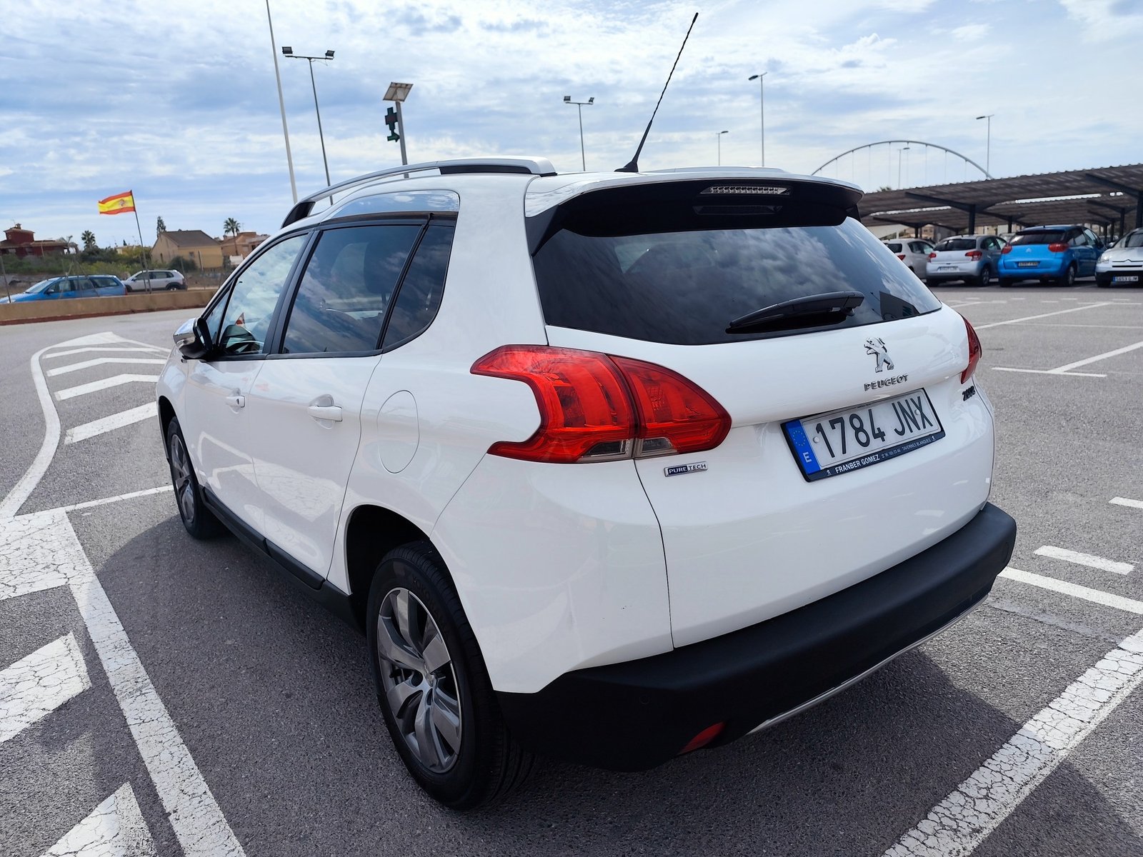 PEUGEOT 2008 1.2 GASOLINA 110 CV 126.000 KM 2016 MANUAL