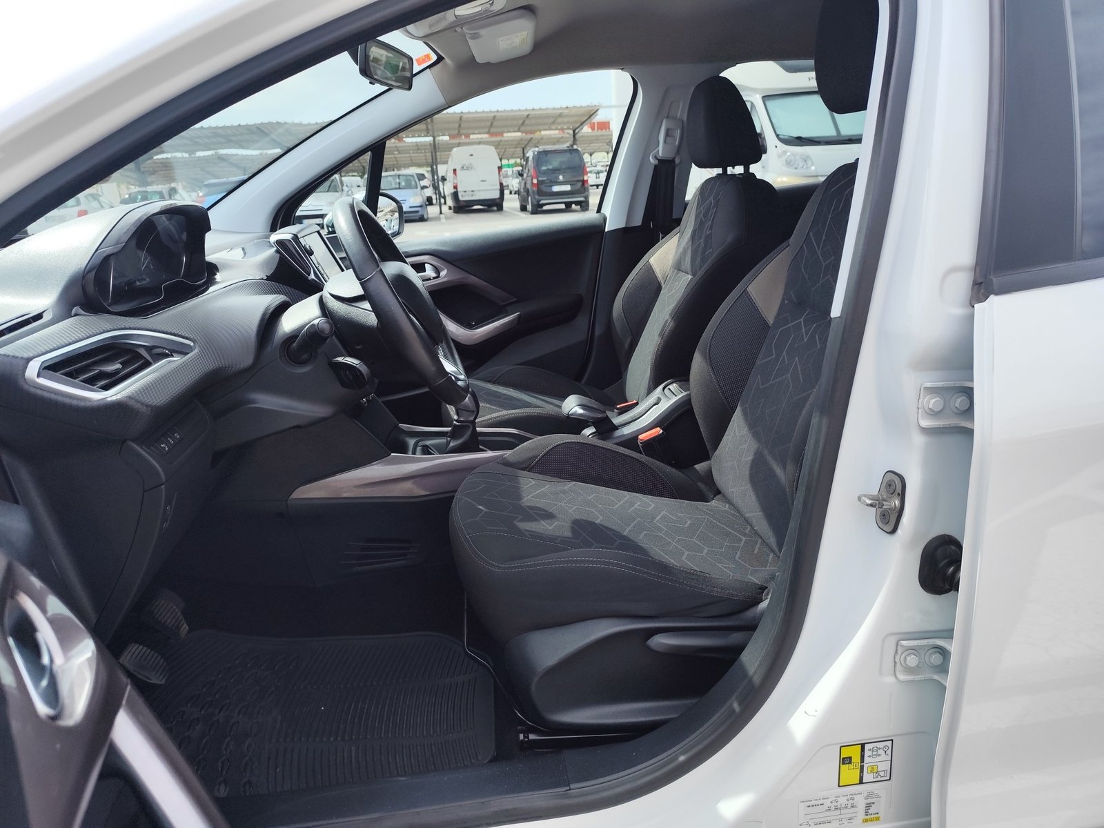 PEUGEOT 2008 1.2 GASOLINA 110 CV 126.000 KM 2016 MANUAL
