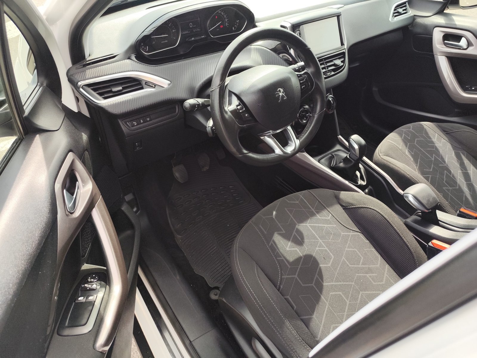 PEUGEOT 2008 1.2 GASOLINA 110 CV 126.000 KM 2016 MANUAL