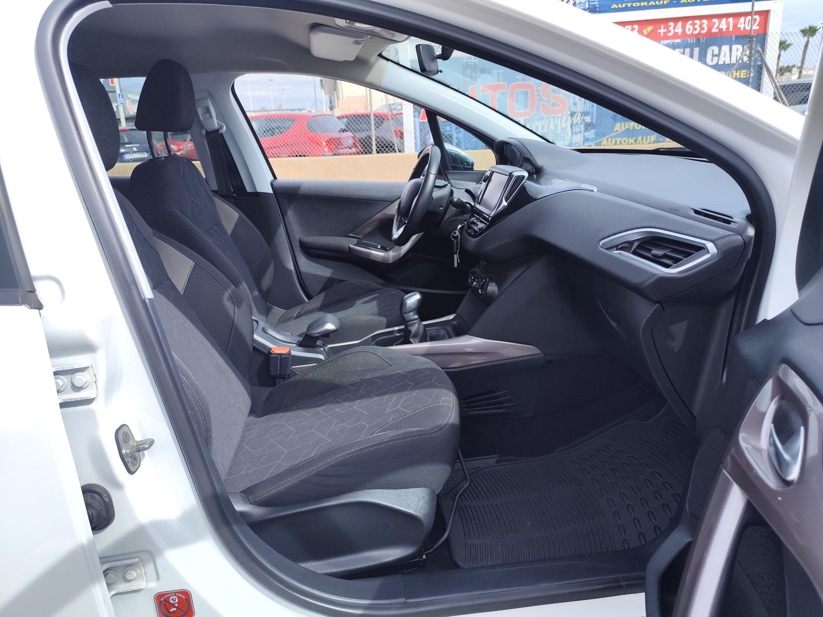 PEUGEOT 2008 1.2 GASOLINA 110 CV 126.000 KM 2016 MANUAL