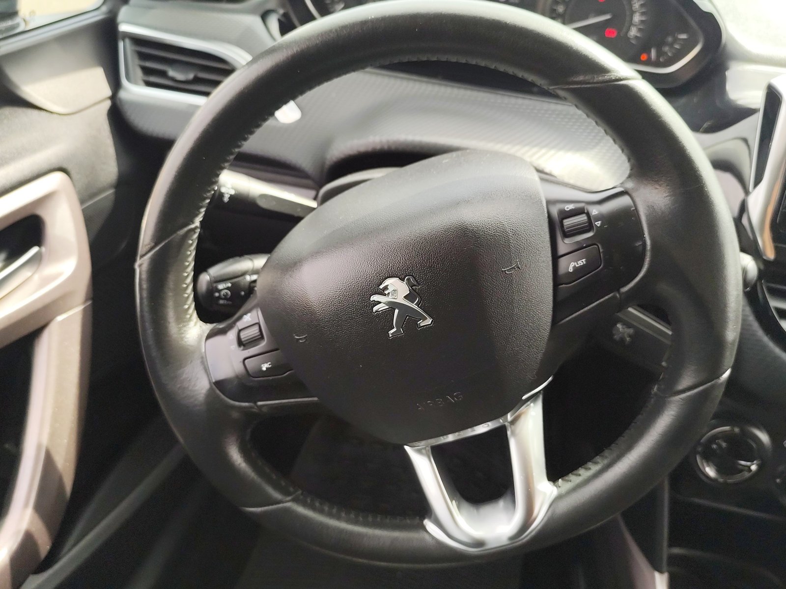 PEUGEOT 2008 1.2 GASOLINA 110 CV 126.000 KM 2016 MANUAL