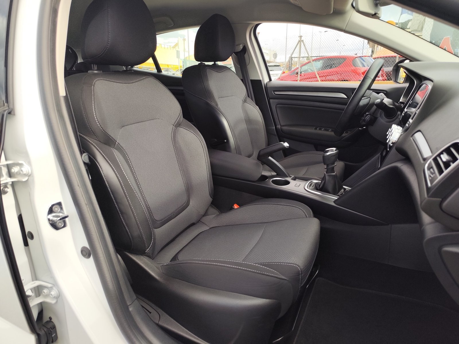 RENAULT MEGANE 1.5 DIESEL 115 CV SOLO 64.000 KM 2022 MANUAL