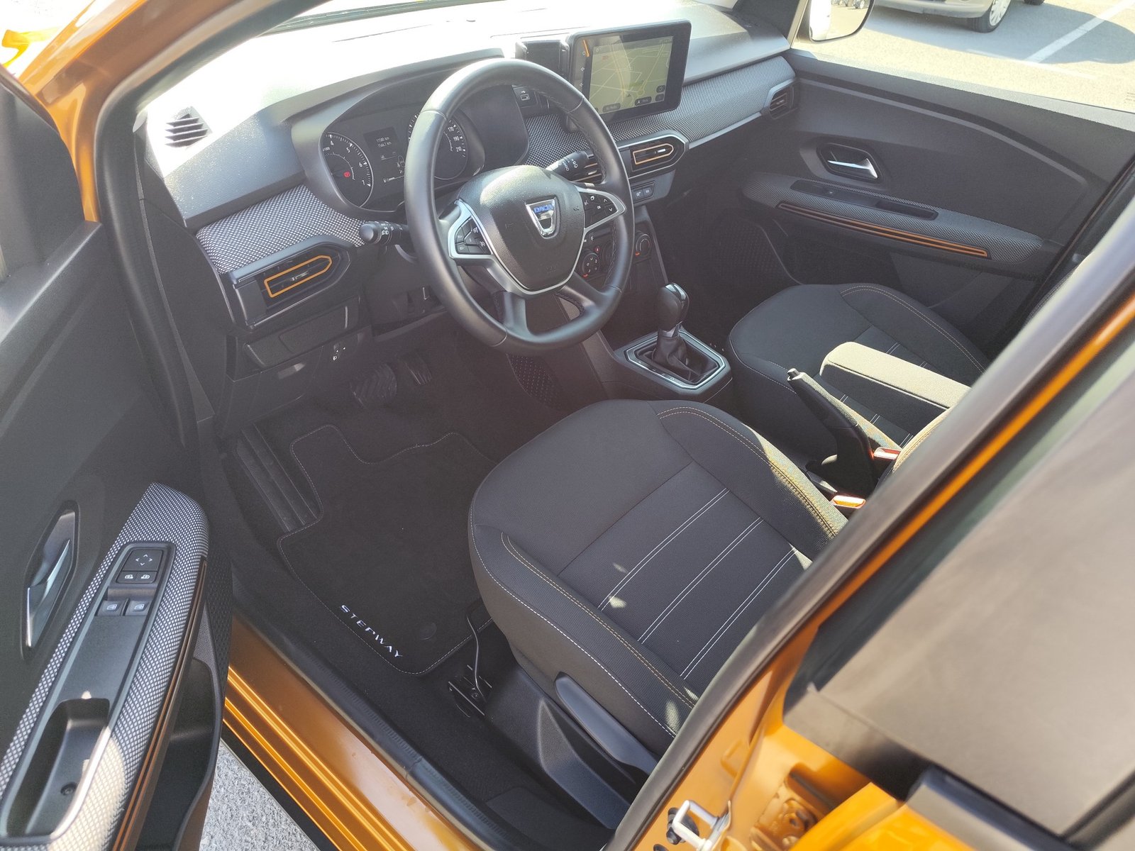 DACIA SANDERO 1.0 GASOLINA 90 CV —SOLO 11.000 KM— 2022 AUTOMATICO