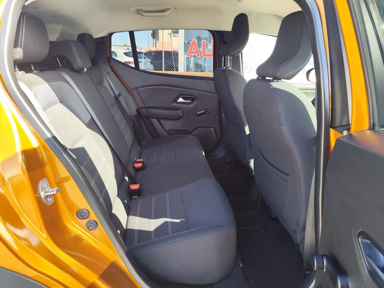 DACIA SANDERO 1.0 GASOLINA 90 CV —SOLO 11.000 KM— 2022 AUTOMATICO