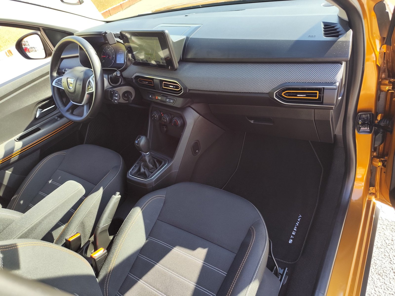 DACIA SANDERO 1.0 GASOLINA 90 CV —SOLO 11.000 KM— 2022 AUTOMATICO
