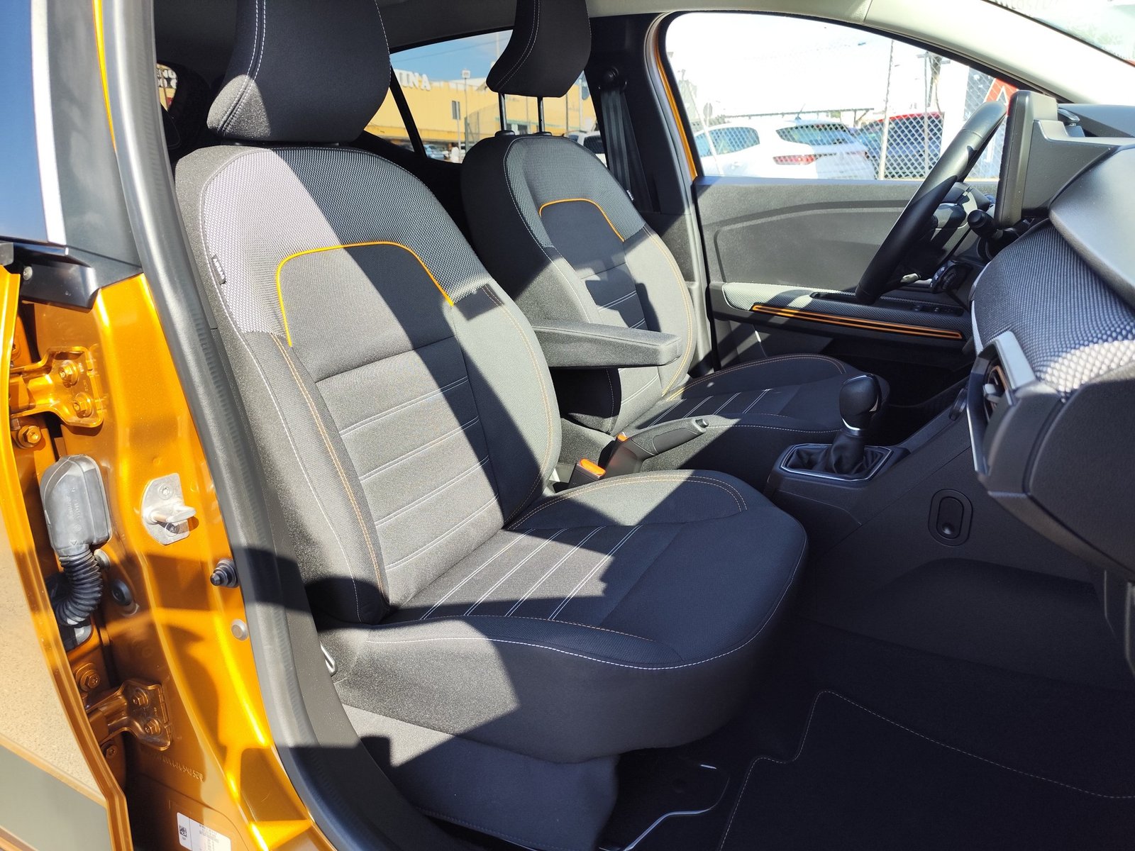 DACIA SANDERO 1.0 GASOLINA 90 CV —SOLO 11.000 KM— 2022 AUTOMATICO