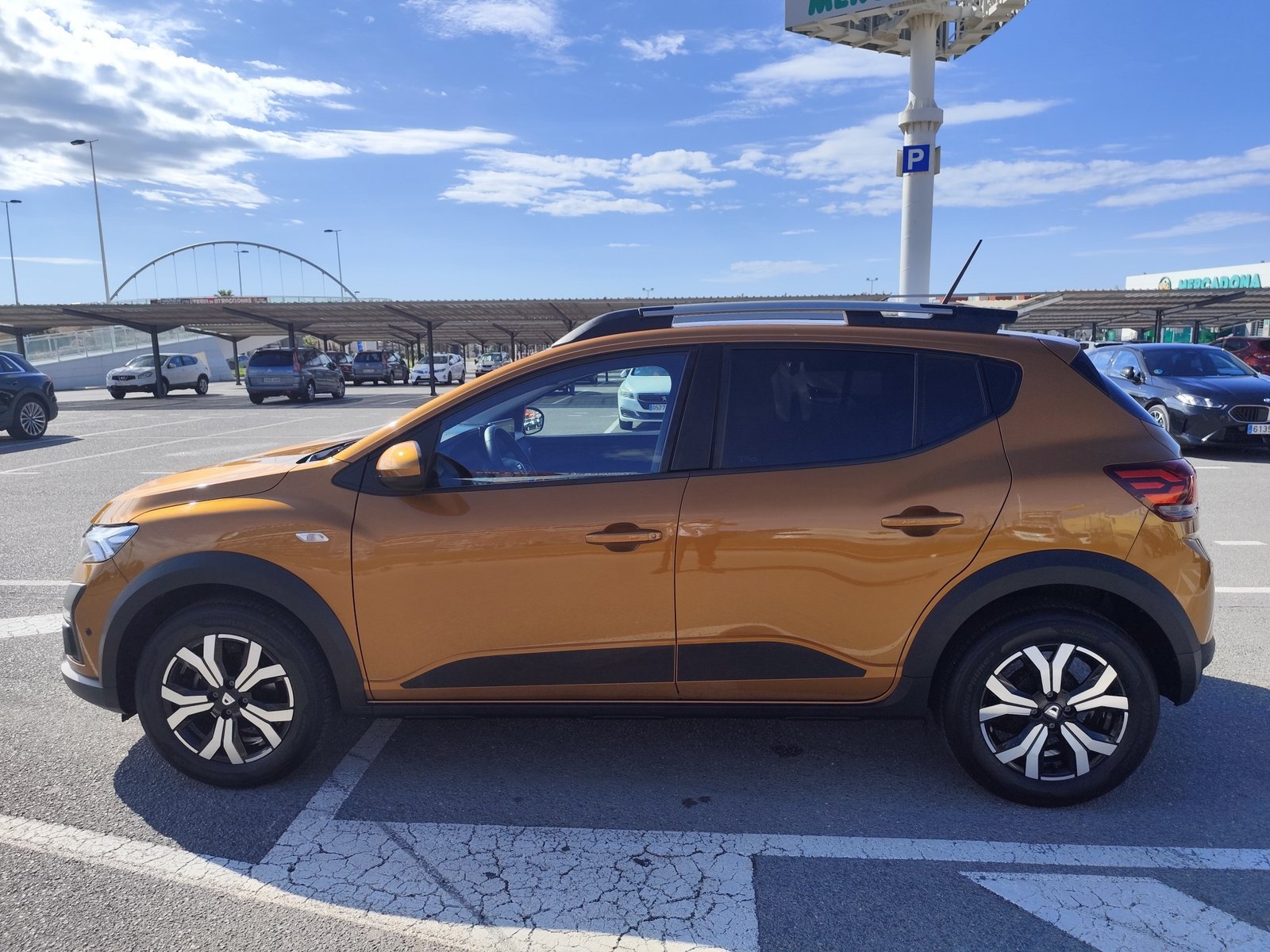 DACIA SANDERO 1.0 GASOLINA 90 CV —SOLO 11.000 KM— 2022 AUTOMATICO
