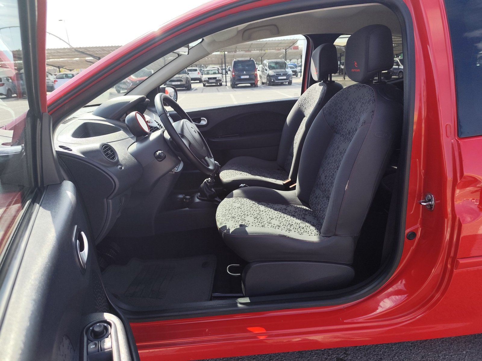 RENAULT TWINGO RIP CURL 1.2 GASOLINA 75 CV 2011 144.000 KM MANUAL