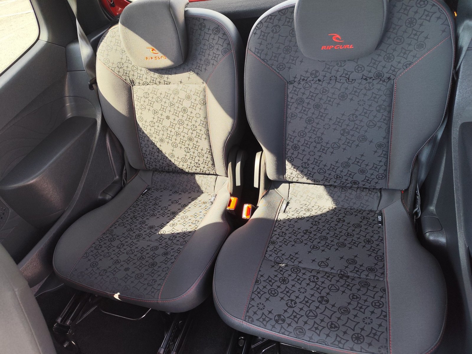 RENAULT TWINGO RIP CURL 1.2 GASOLINA 75 CV 2011 144.000 KM MANUAL