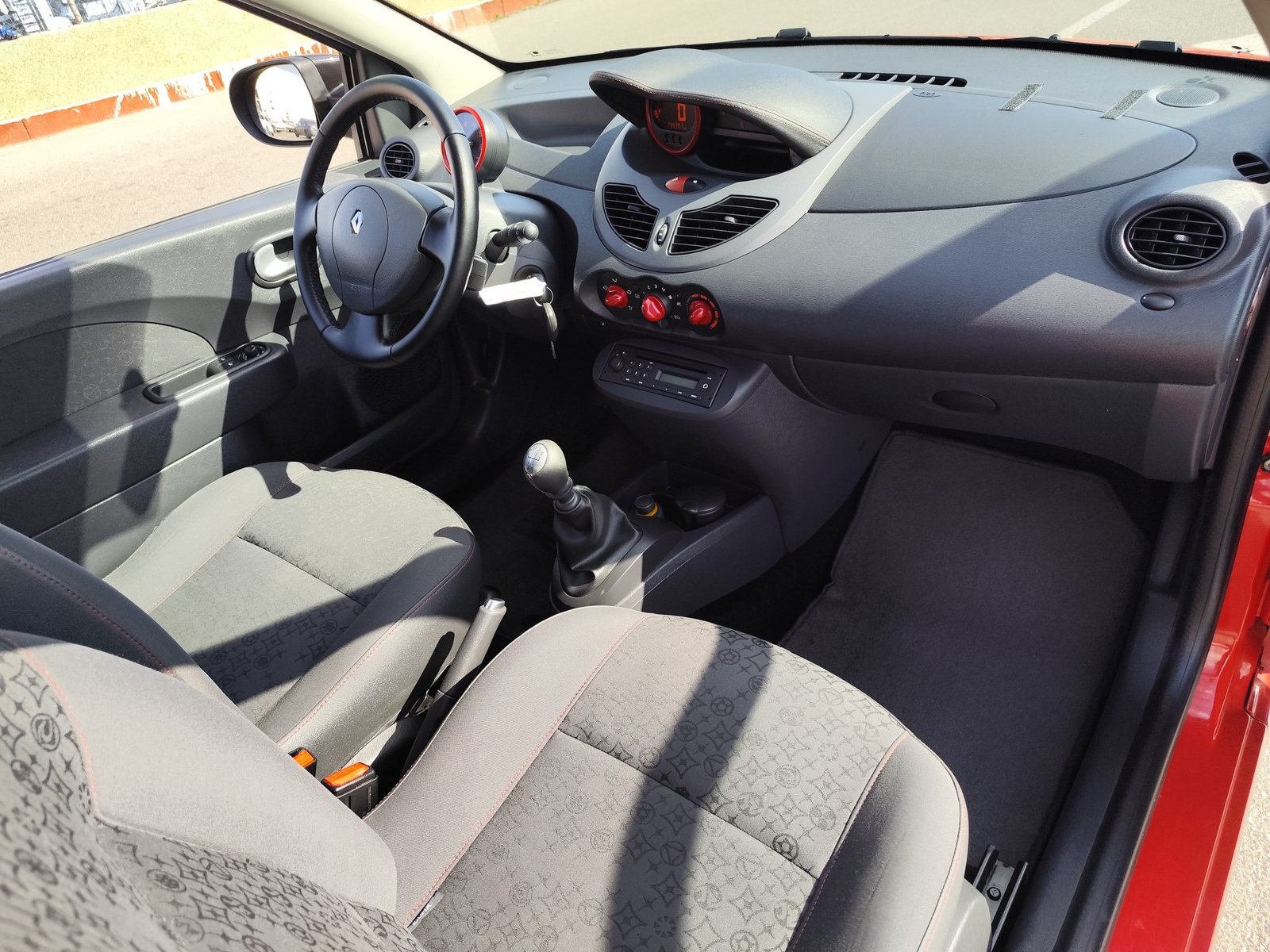 RENAULT TWINGO RIP CURL 1.2 GASOLINA 75 CV 2011 144.000 KM MANUAL
